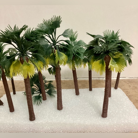 Variety Of Rainforest Palm Tree Set - Picture 14 of 16
